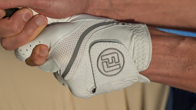 a-golfer-wearing-a-footjoy-glove