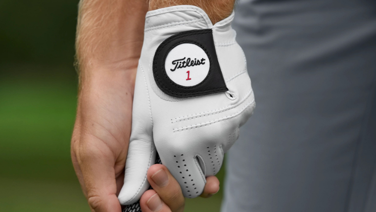 a-golfer-wearing-a-titleist-golf-glove
