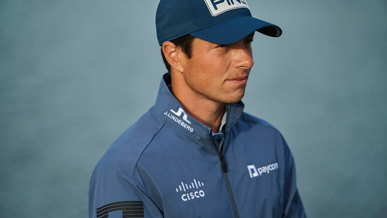 a-golfer-wearing-a-jlindeberg-waterproof-jacket