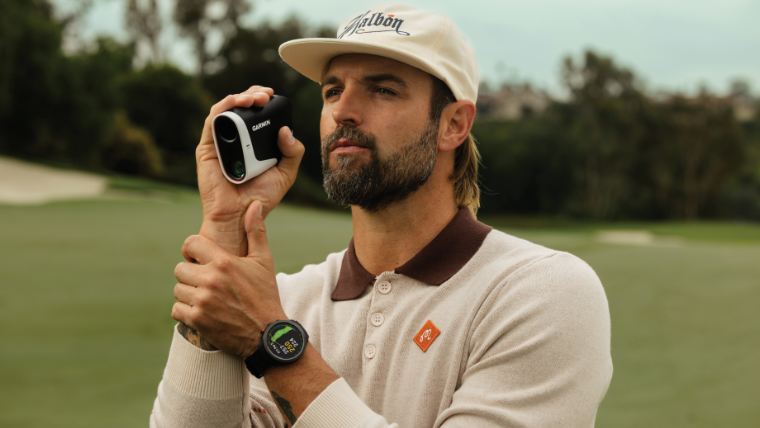 a-golfer-using-a-garmin-z30-laser-rangefinder