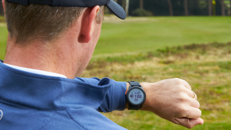 a-golfer-wearing-a-bushnell-ion-elite-gps-watch