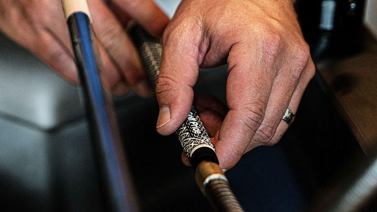 a-golfer-holding-a-golf-pride-grip