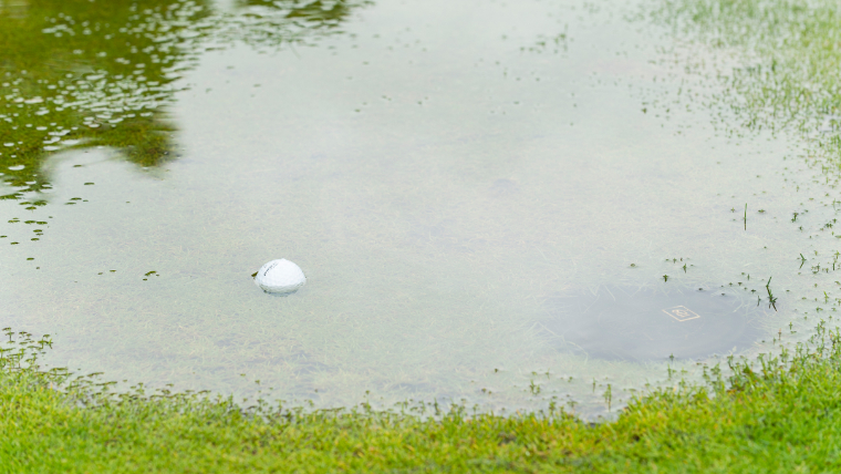 a-golf-ball-in-a-wet-puddle