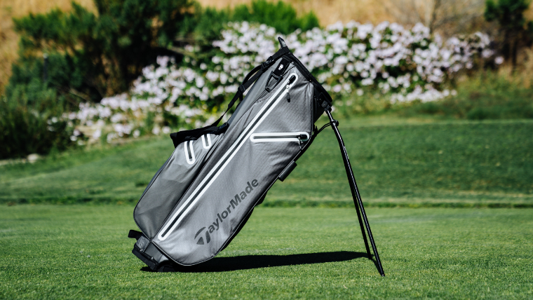 a-taylormade-golf-bag