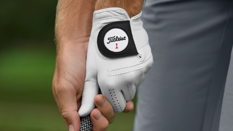a-golfer-wearing-a-titleist-golf-glove